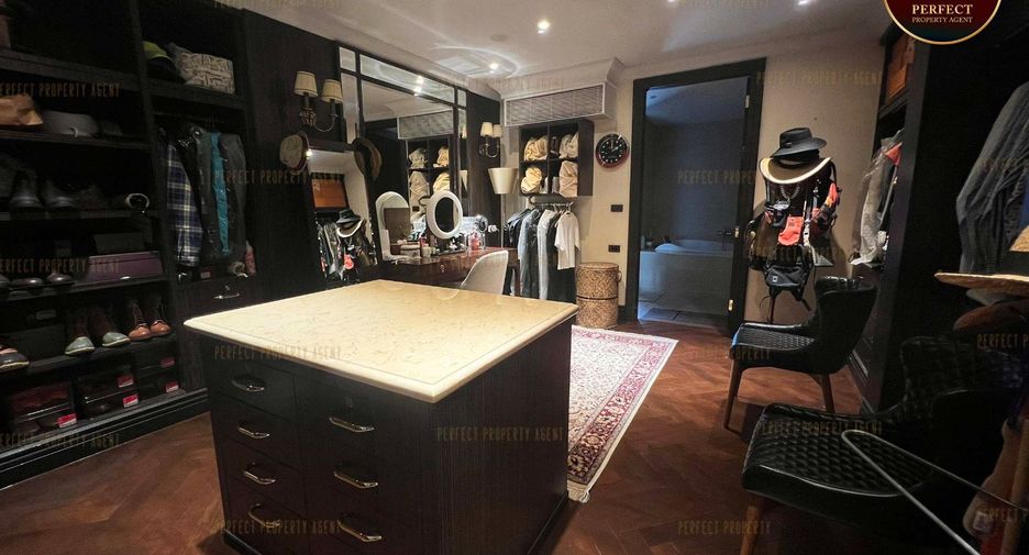 For sale 6 bedrooms house in Khlong Toei, Bangkok