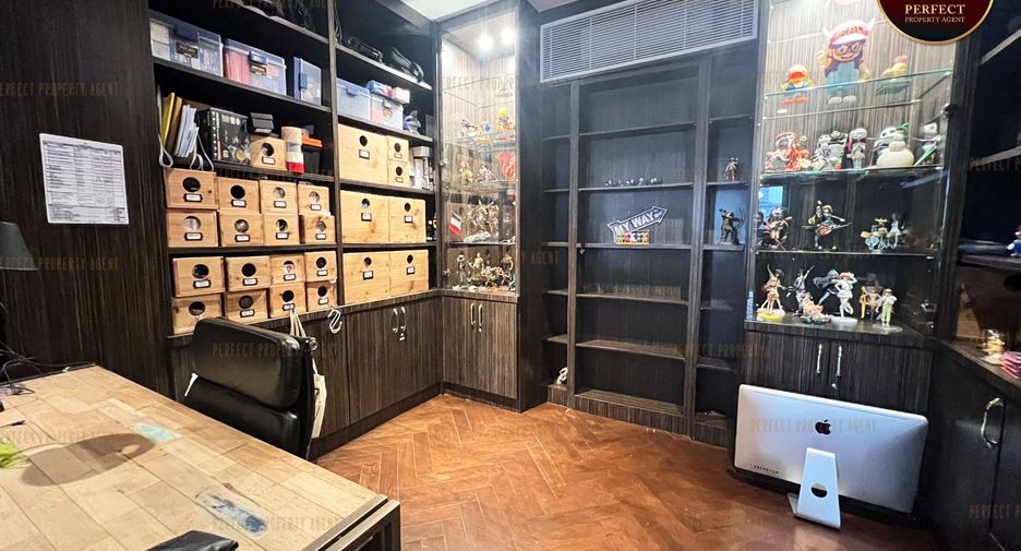 For sale 6 bedrooms house in Khlong Toei, Bangkok