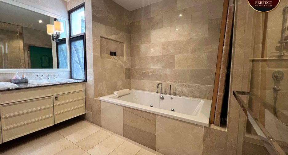 For sale 6 bedrooms house in Khlong Toei, Bangkok