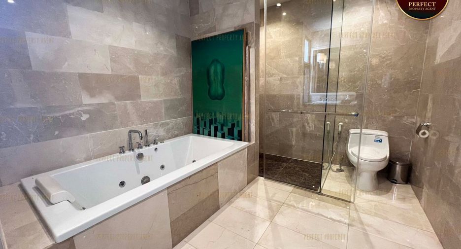 For sale 6 bedrooms house in Khlong Toei, Bangkok