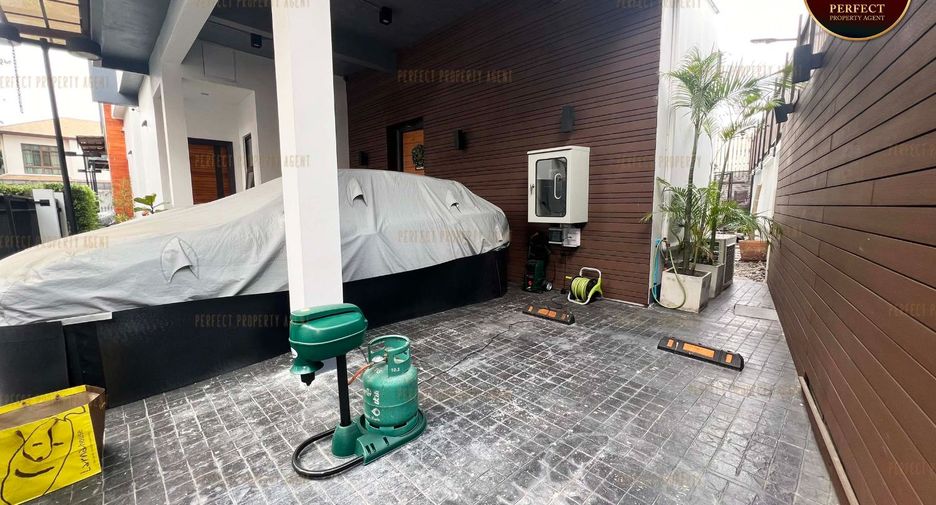 For sale 6 bedrooms house in Khlong Toei, Bangkok