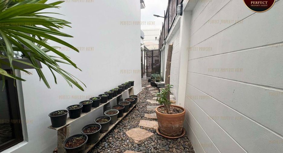 For sale 6 bedrooms house in Khlong Toei, Bangkok
