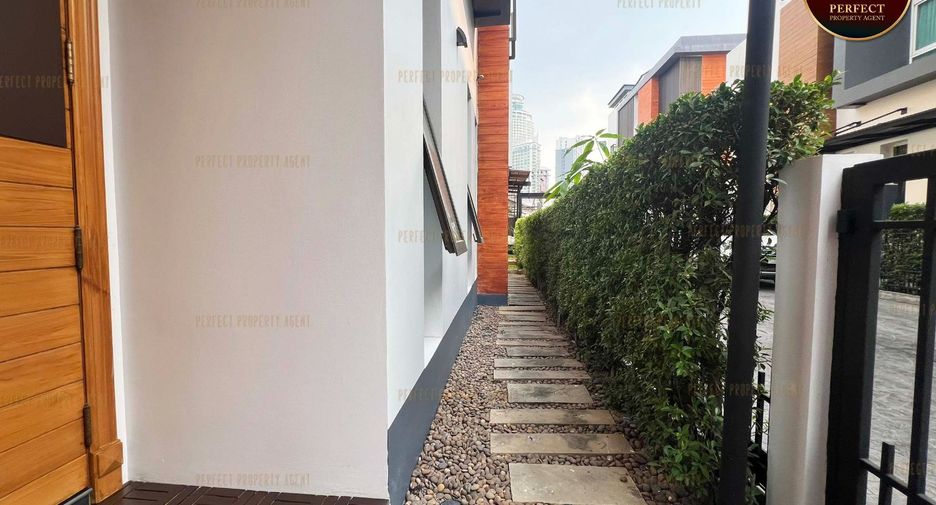 For sale 6 bedrooms house in Khlong Toei, Bangkok