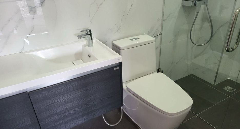 For sale 3 ベッドルーム condo in Bang Lamung, Chonburi