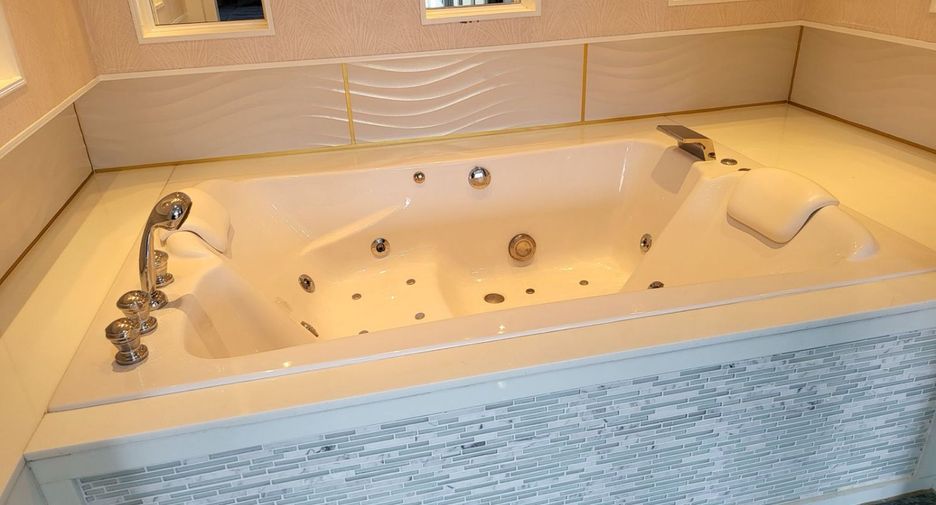 For sale 3 ベッドルーム condo in Bang Lamung, Chonburi
