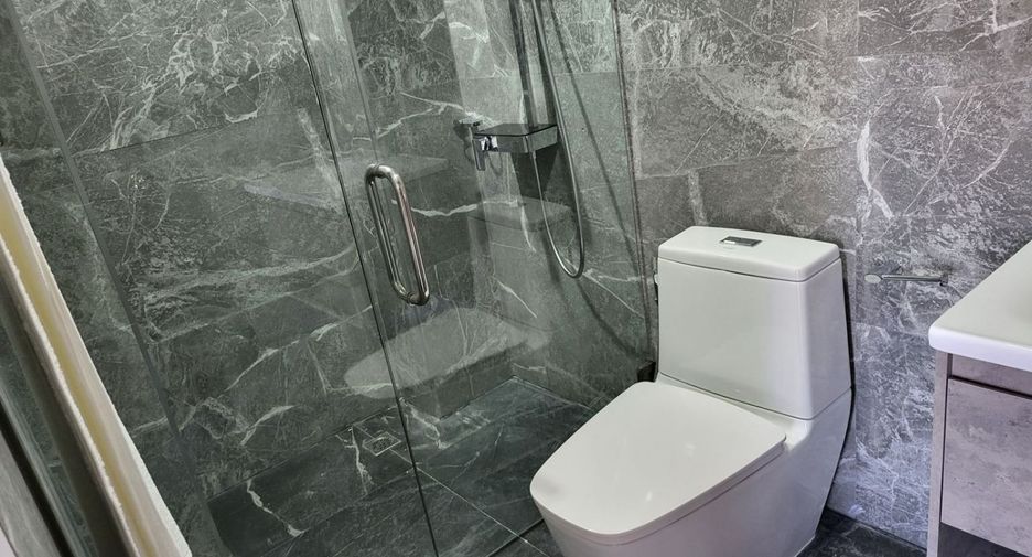 For sale 3 ベッドルーム condo in Bang Lamung, Chonburi