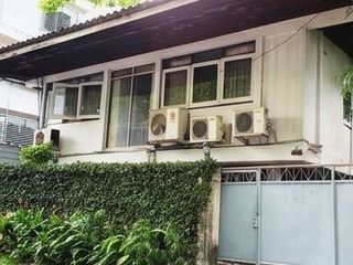 Haus zur Miete mit 4 Zimmer in Watthana, Bangkok