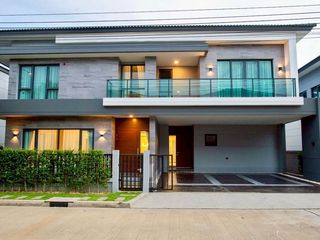 Casa en alquiler de 5 habitaciones en Bang Phli, Samut Prakan