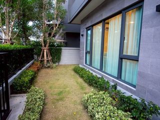 Casa en alquiler de 5 habitaciones en Bang Phli, Samut Prakan