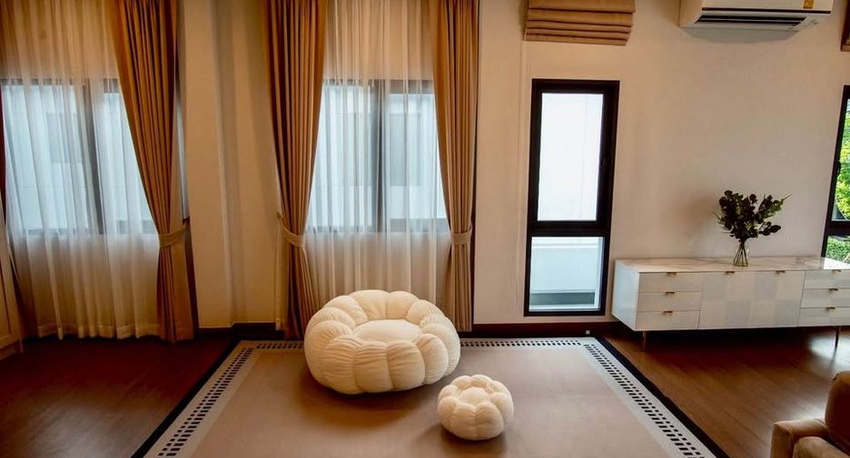 Casa en alquiler de 5 habitaciones en Bang Phli, Samut Prakan