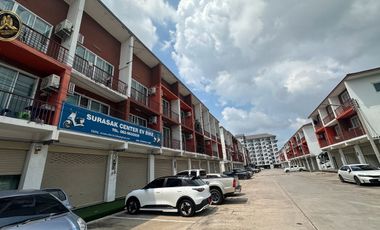 Local comercial en venta de 5 habitaciones en Si Racha, Chonburi
