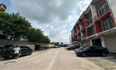 Local comercial en venta de 5 habitaciones en Si Racha, Chonburi