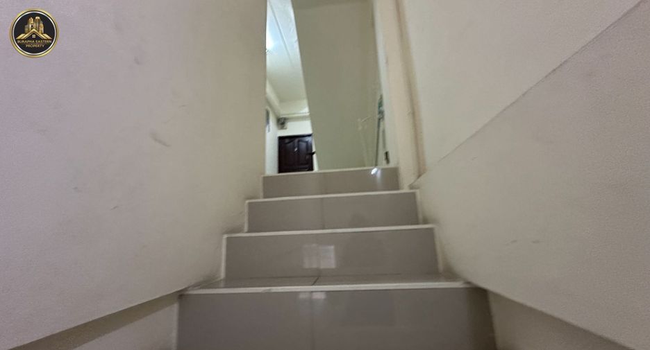 Local comercial en venta de 5 habitaciones en Si Racha, Chonburi