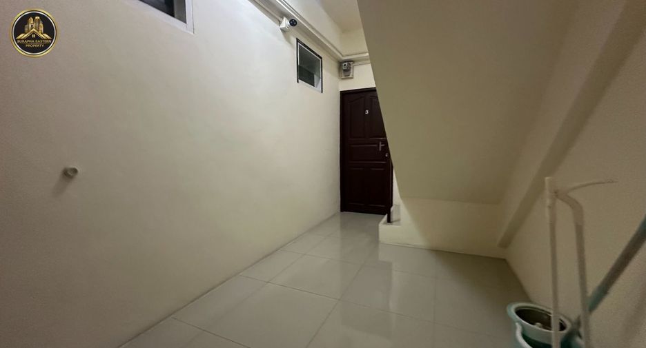 Local comercial en venta de 5 habitaciones en Si Racha, Chonburi