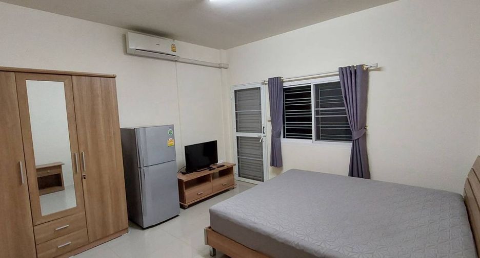 Local comercial en venta de 5 habitaciones en Si Racha, Chonburi