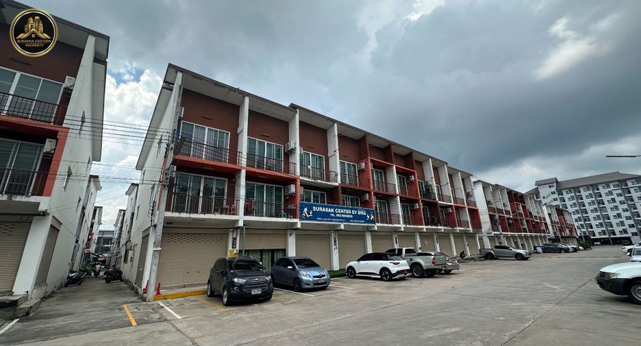 Local comercial en venta de 5 habitaciones en Si Racha, Chonburi