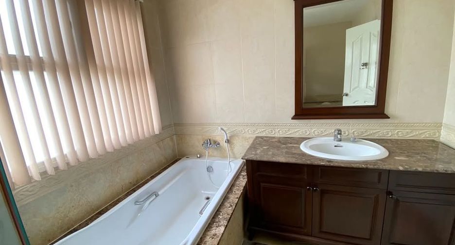 For rent 5 bedrooms house in Prawet, Bangkok