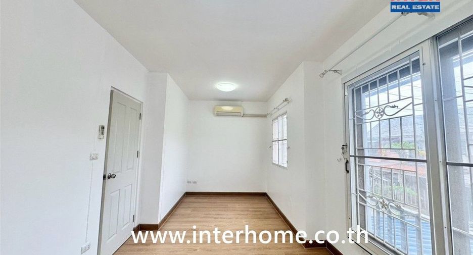 Reihenhaus zum Kauf mit 3 Zimmer in Bang Khae, Bangkok