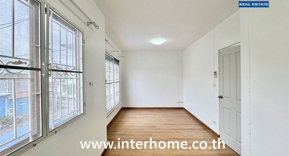 Reihenhaus zum Kauf mit 3 Zimmer in Bang Khae, Bangkok