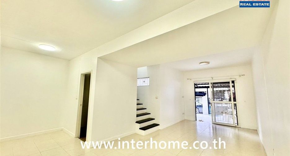 Reihenhaus zum Kauf mit 3 Zimmer in Bang Khae, Bangkok