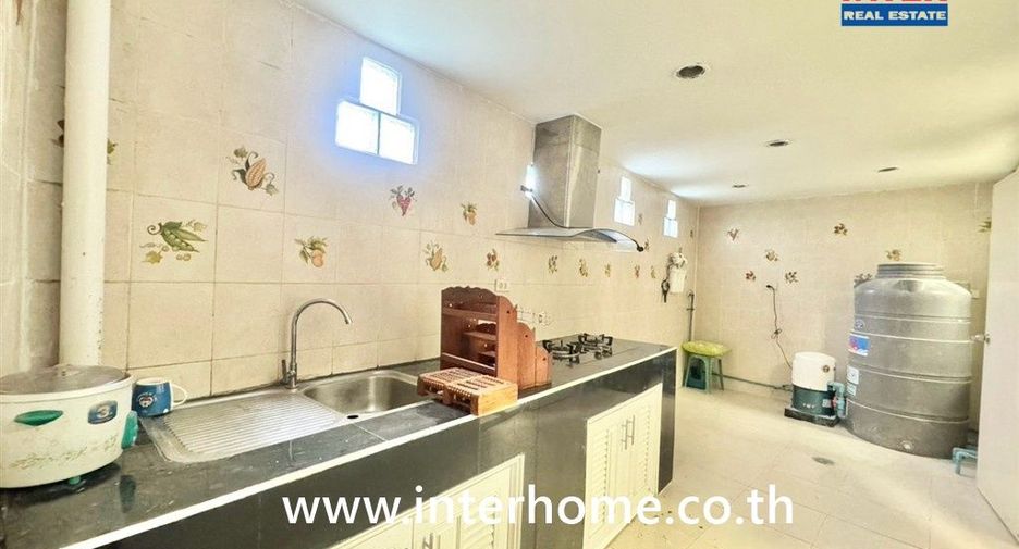 Reihenhaus zum Kauf mit 3 Zimmer in Bang Khae, Bangkok