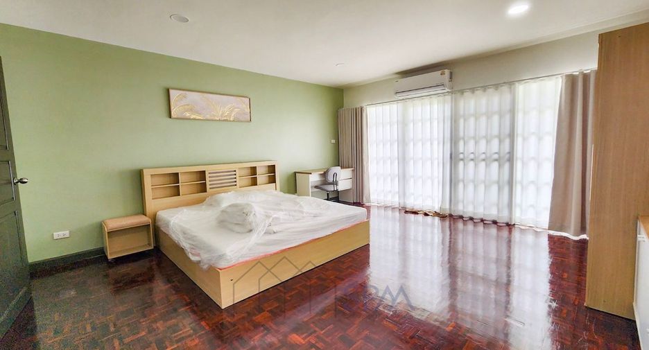 For rent 4 bedrooms townhouse in Hua Hin, Prachuap Khiri Khan