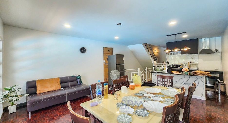 For rent 4 bedrooms townhouse in Hua Hin, Prachuap Khiri Khan