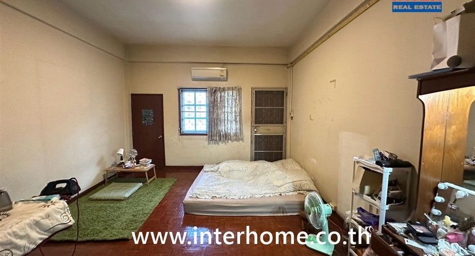 Casa adosada en venta de 4 habitaciones en Bang Na, Bangkok