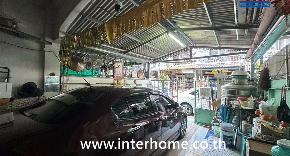 Casa adosada en venta de 4 habitaciones en Bang Na, Bangkok