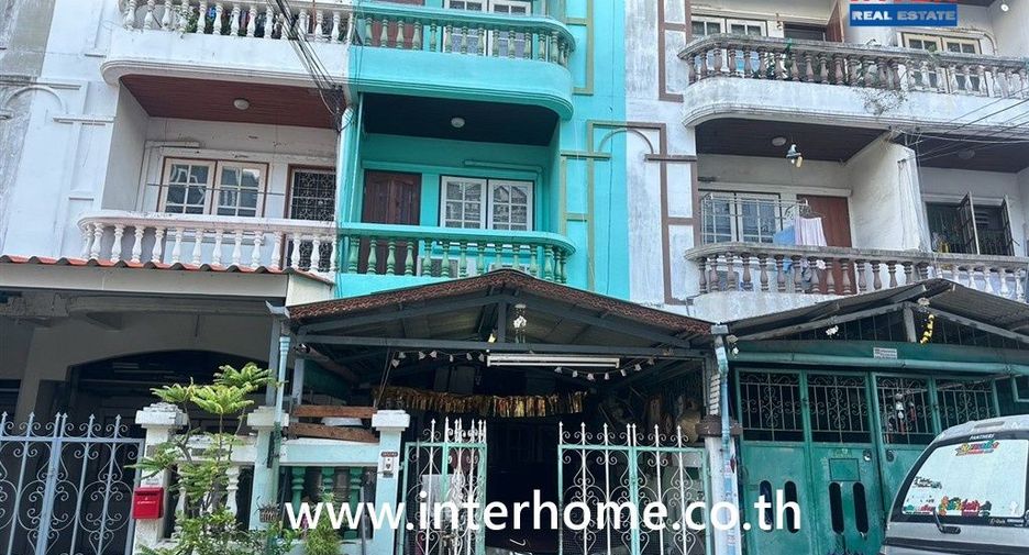 Casa adosada en venta de 4 habitaciones en Bang Na, Bangkok