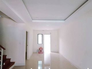 Casa adosada en venta de 4 habitaciones en Mueang Samut Sakhon, Samut Sakhon