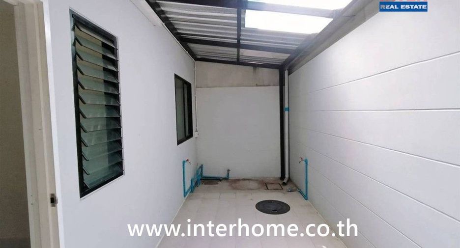 For sale 4 bedrooms townhouse in Mueang Samut Sakhon, Samut Sakhon