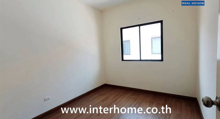 For sale 4 bedrooms townhouse in Mueang Samut Sakhon, Samut Sakhon