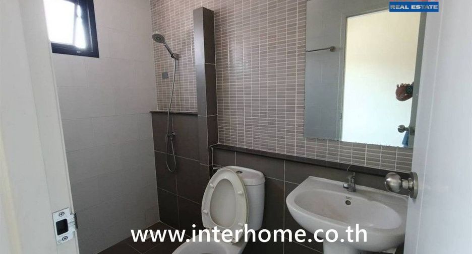 For sale 4 bedrooms townhouse in Mueang Samut Sakhon, Samut Sakhon
