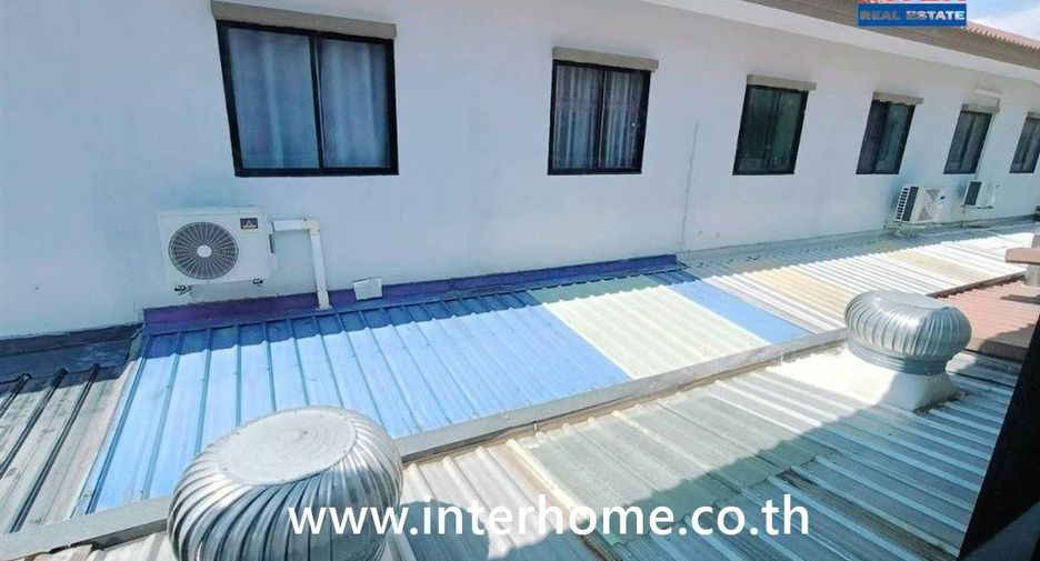 For sale 4 bedrooms townhouse in Mueang Samut Sakhon, Samut Sakhon
