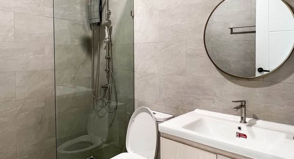 Haus zur Miete mit 5 Zimmer in Watthana, Bangkok