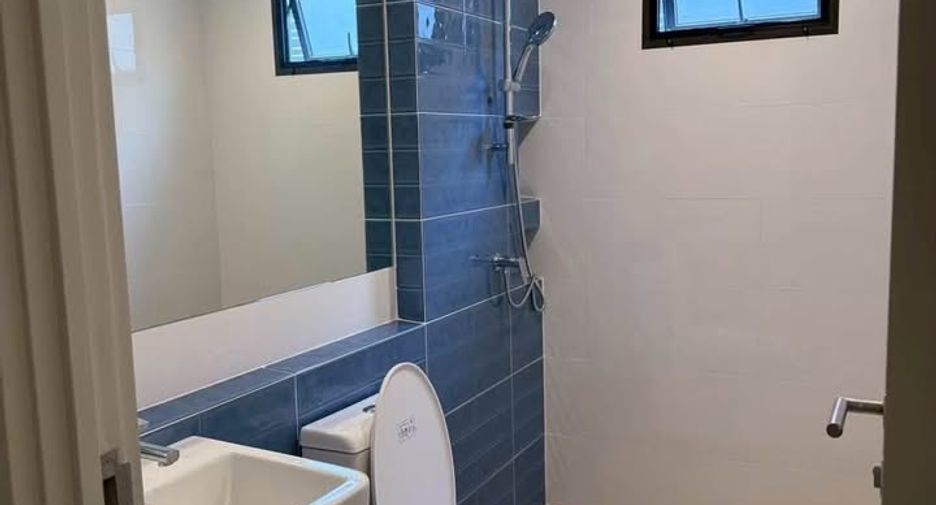 Casa en alquiler de 3 habitaciones en Lat Krabang, Bangkok