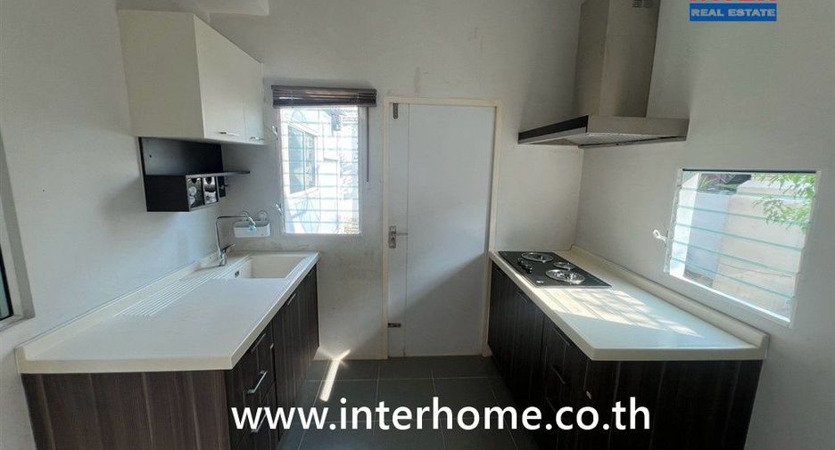 À vendre 3 chambres maison à Bang Khun Thian, Bangkok