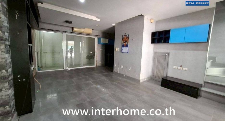 Casa adosada en venta de 3 habitaciones en Mueang Pathum Thani, Pathum Thani