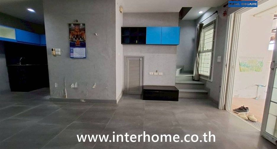 Casa adosada en venta de 3 habitaciones en Mueang Pathum Thani, Pathum Thani