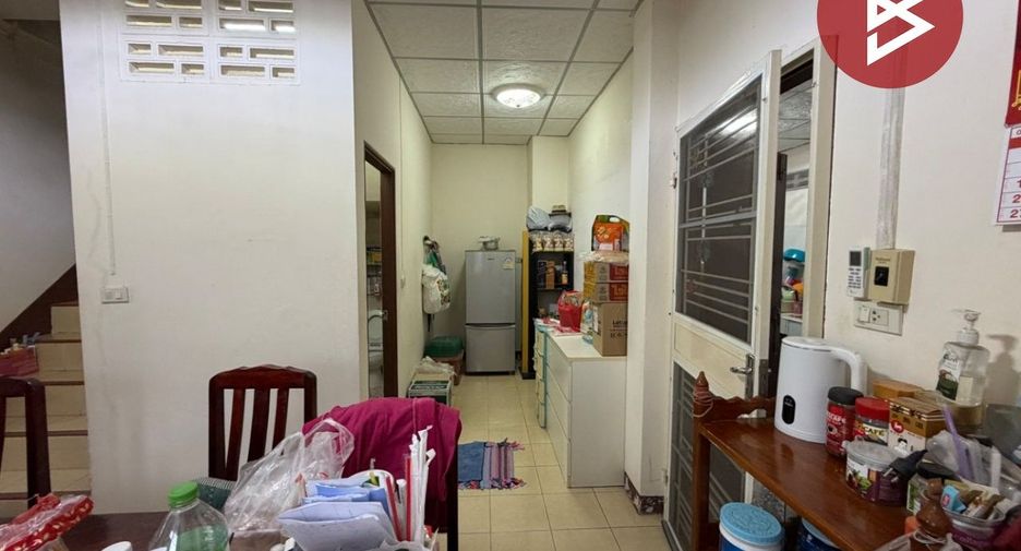 Reihenhaus zum Kauf mit 3 Zimmer in Phutthamonthon, Nakhon Pathom