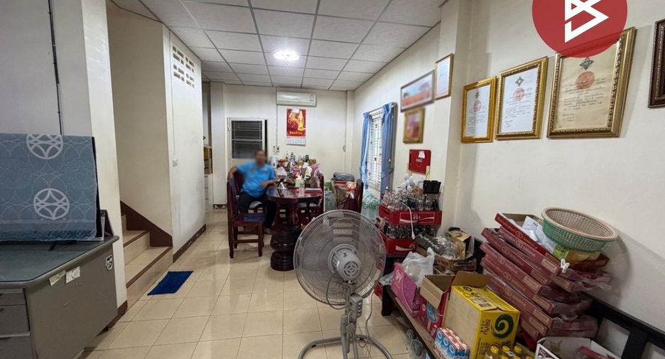 Reihenhaus zum Kauf mit 3 Zimmer in Phutthamonthon, Nakhon Pathom