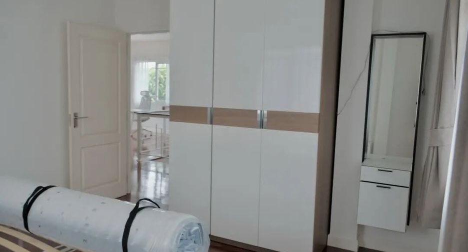 For rent 4 bedrooms house in Mueang Chiang Mai, Chiang Mai