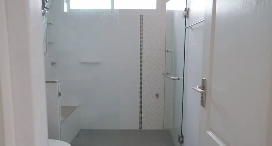 For rent 4 bedrooms house in Mueang Chiang Mai, Chiang Mai
