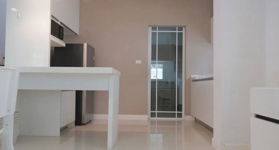 For rent 4 bedrooms house in Mueang Chiang Mai, Chiang Mai