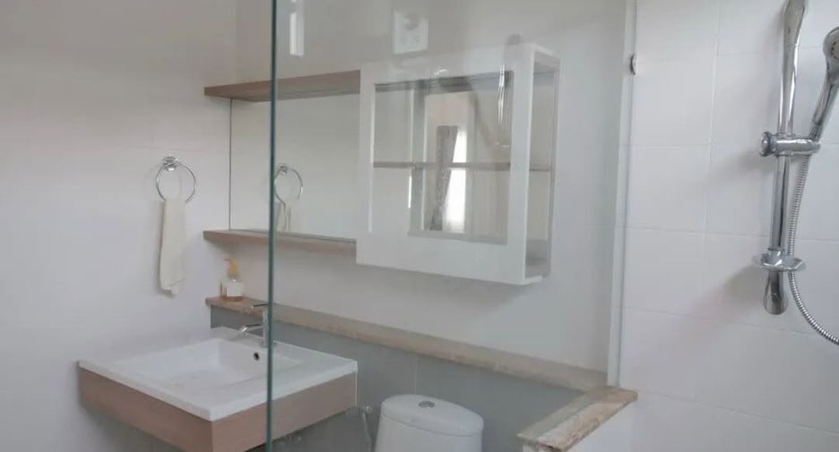 For rent 4 bedrooms house in Mueang Chiang Mai, Chiang Mai
