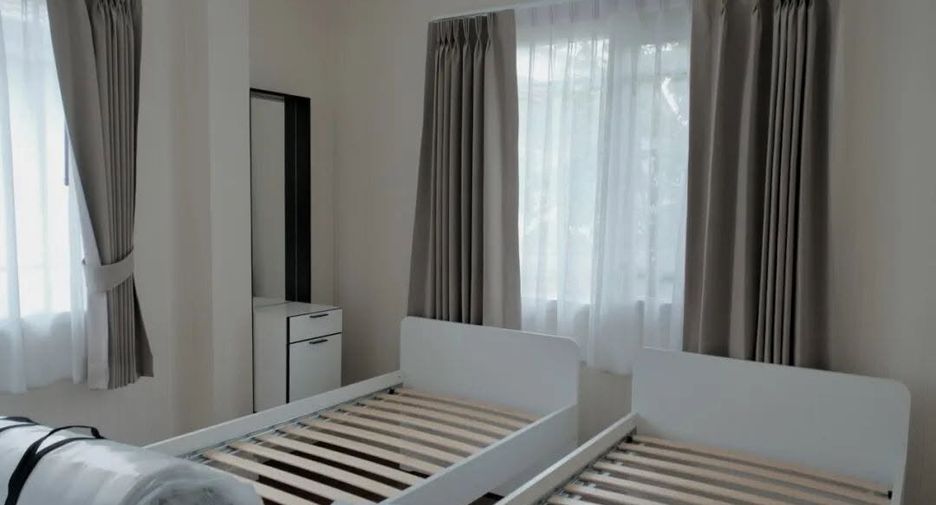 For rent 4 bedrooms house in Mueang Chiang Mai, Chiang Mai