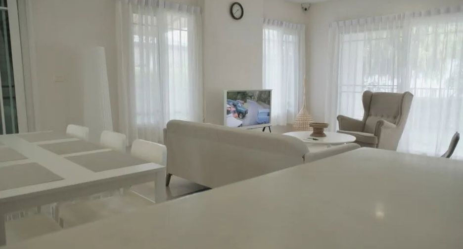 For rent 4 bedrooms house in Mueang Chiang Mai, Chiang Mai