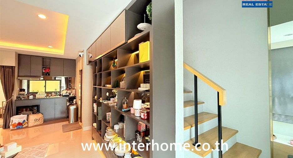 Reihenhaus zum Kauf mit 3 Zimmer in Thung Khru, Bangkok