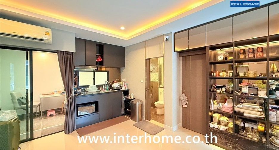 Reihenhaus zum Kauf mit 3 Zimmer in Thung Khru, Bangkok